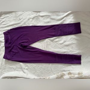 Purple yoga pants size XL, never worn.